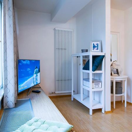 Modern Apartment Charvatova Prague Exterior photo