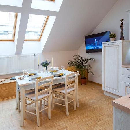 Modern Apartment Charvatova Prague Exterior photo