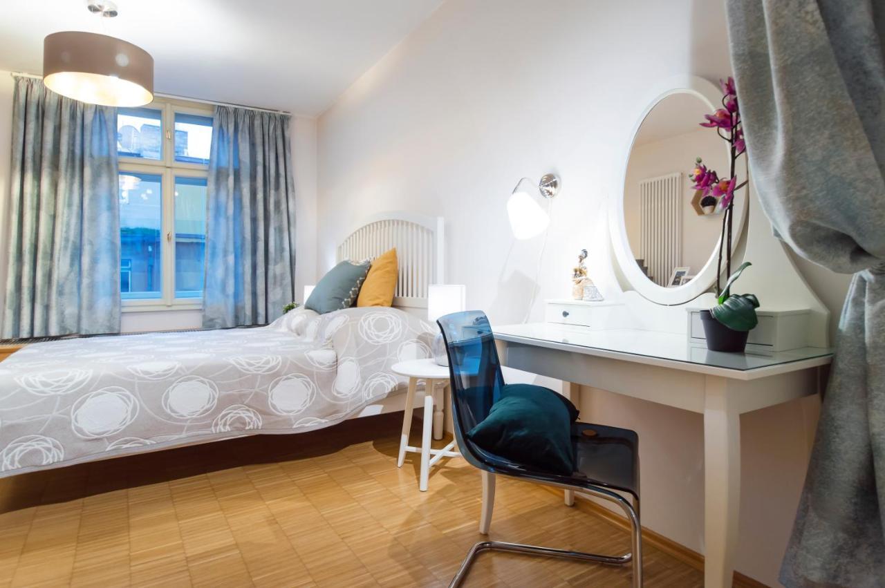 Modern Apartment Charvatova Prague Exterior photo