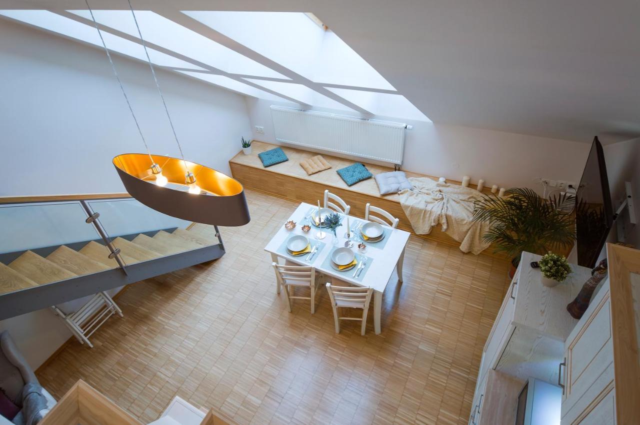 Modern Apartment Charvatova Prague Exterior photo