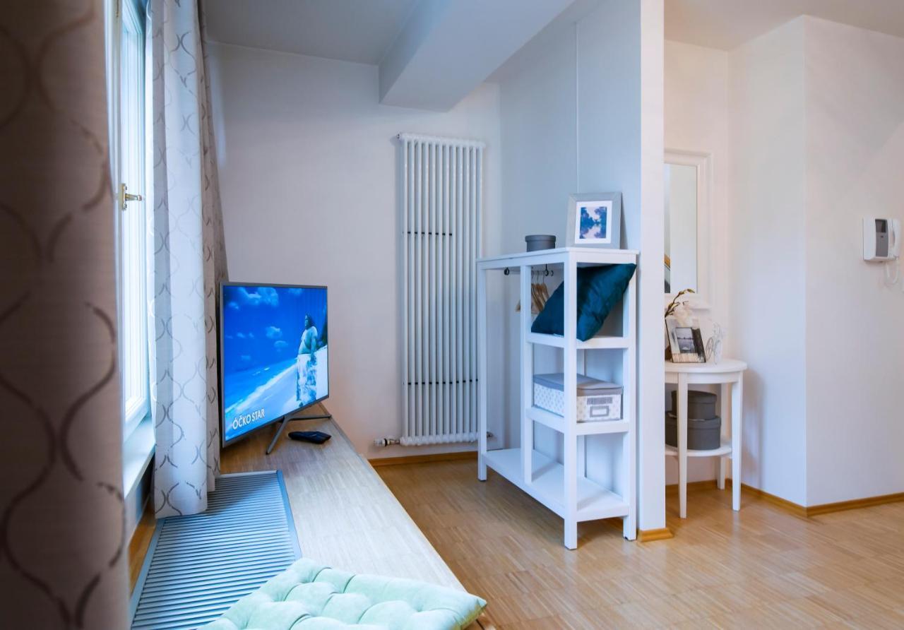 Modern Apartment Charvatova Prague Exterior photo