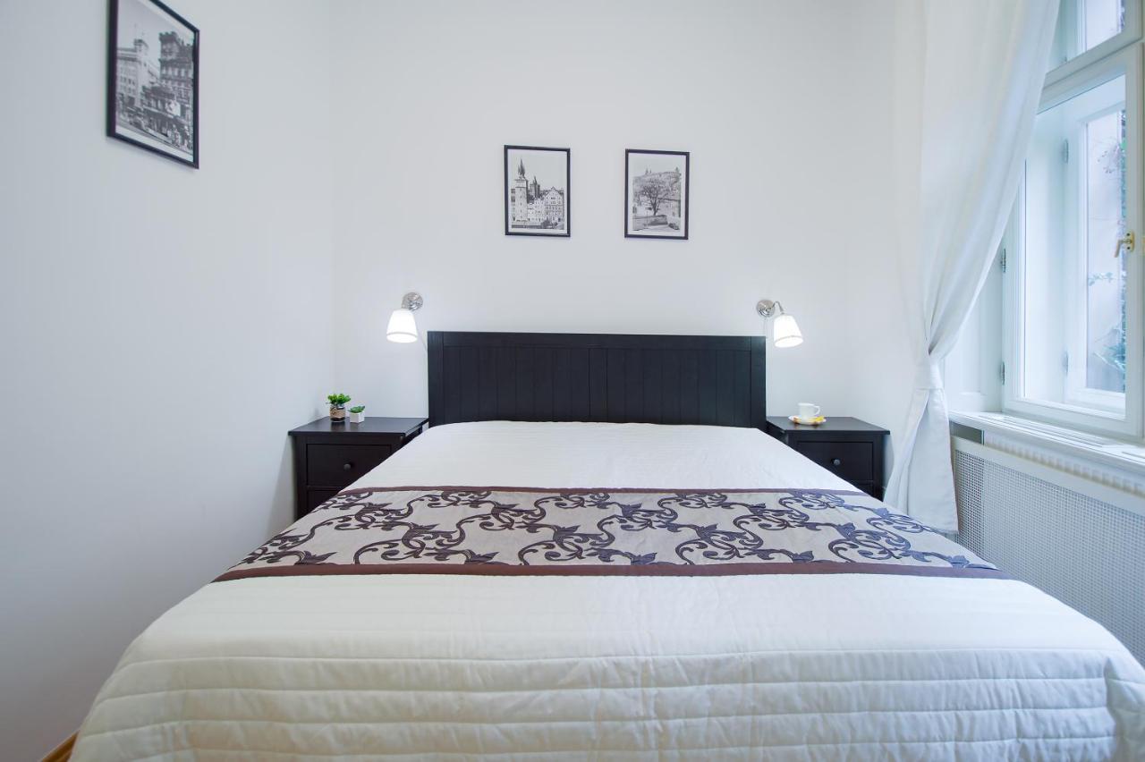 Modern Apartment Charvatova Prague Exterior photo