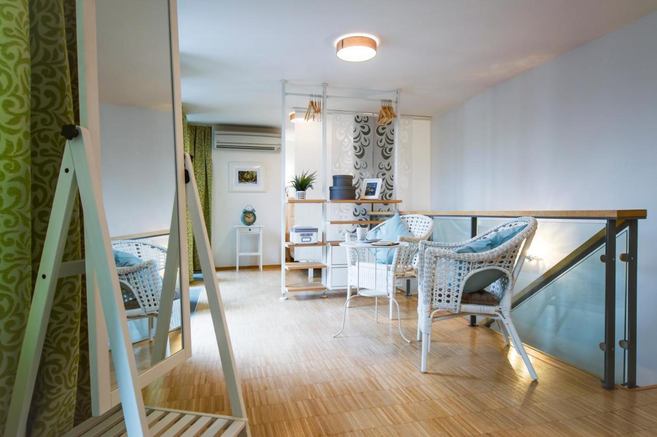 Modern Apartment Charvatova Prague Exterior photo