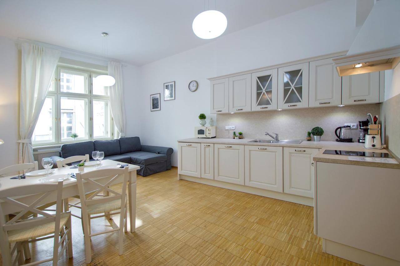 Modern Apartment Charvatova Prague Exterior photo